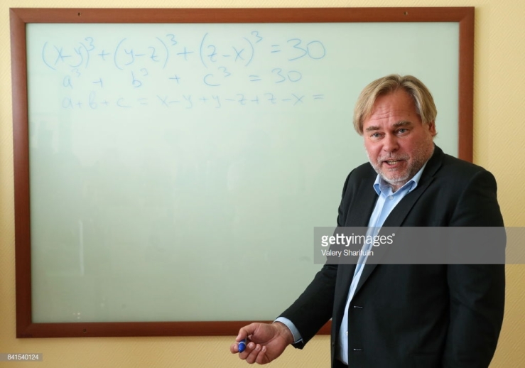 Eugene Kaspersky opens math school outside Moscow